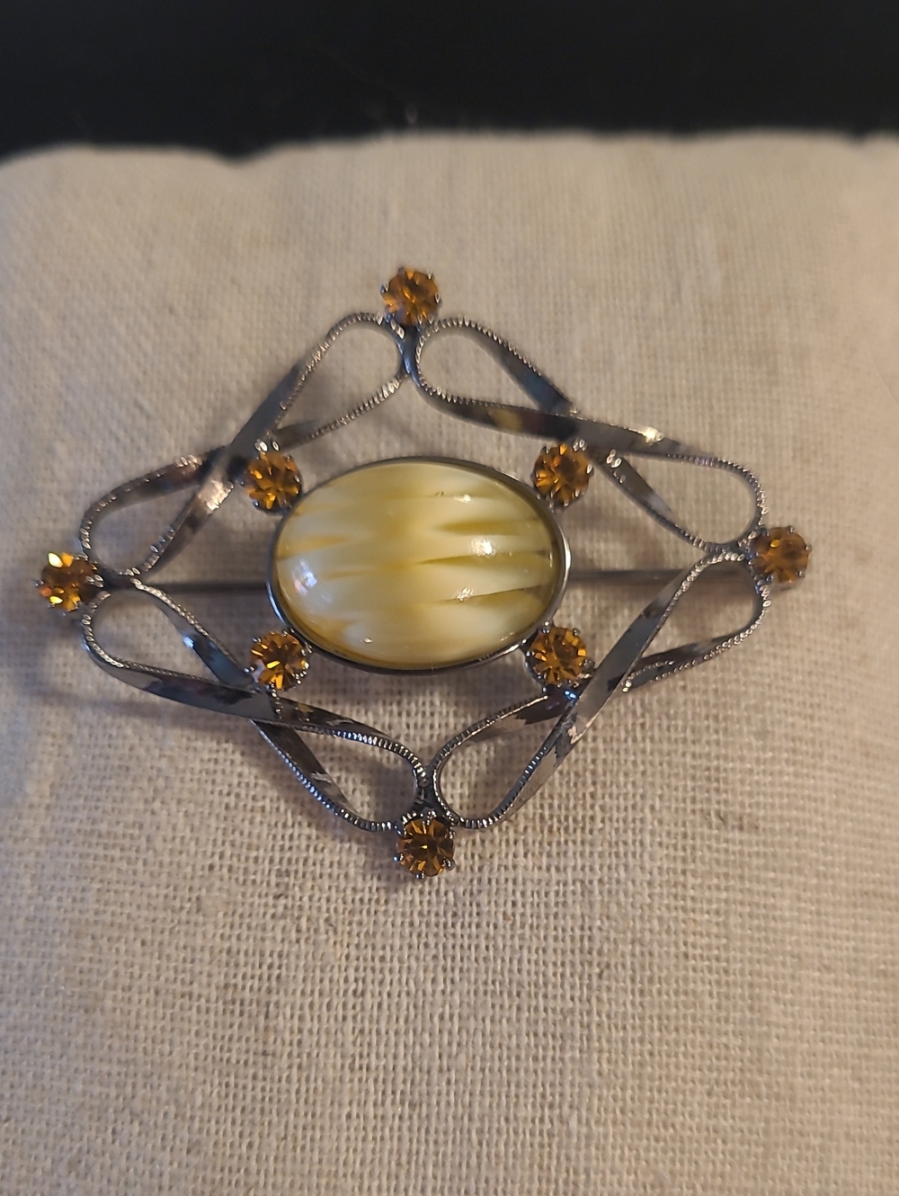 Vintage-Inspired Yellow Cabochon Silver-Tone Brooch